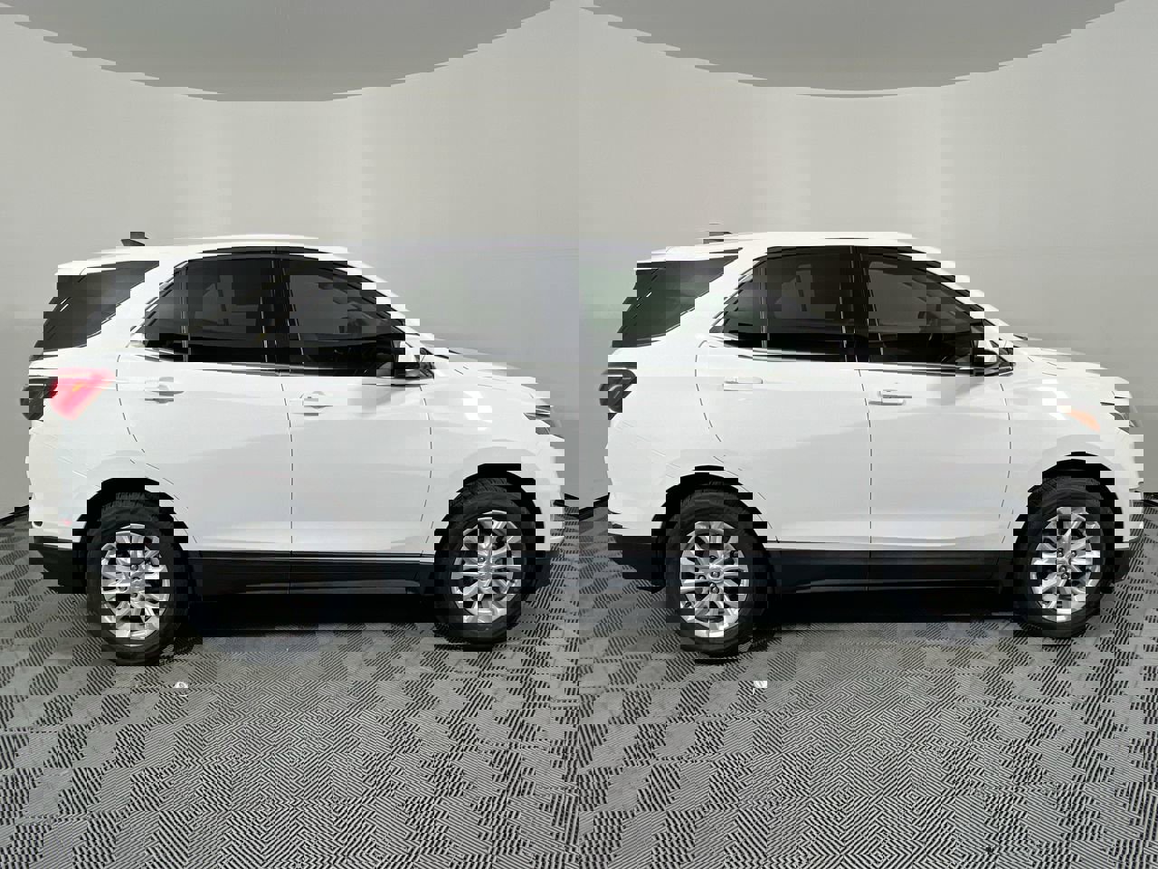 Used 2020 Chevrolet Equinox LT image 2