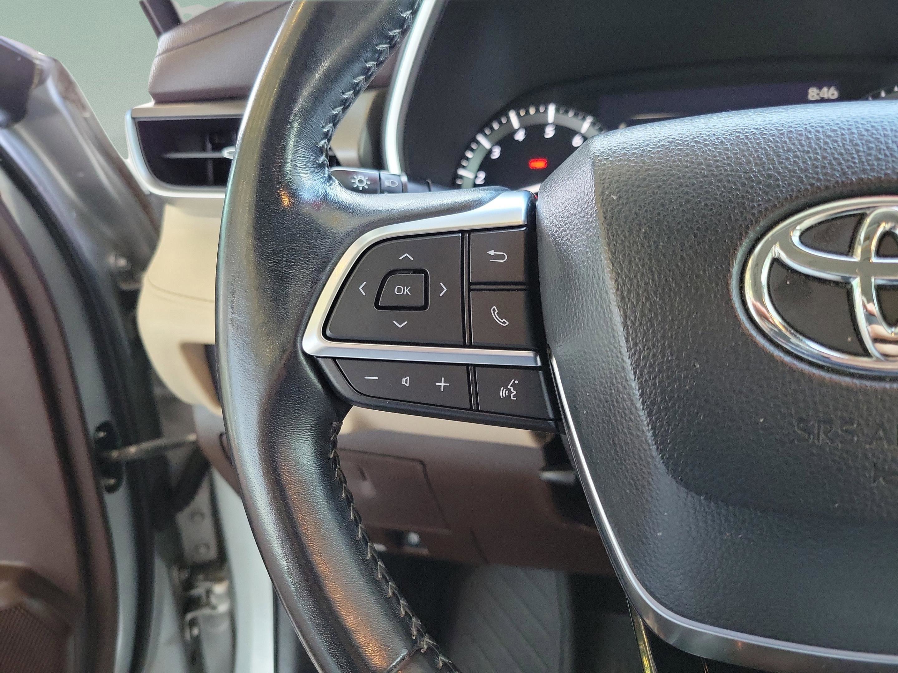 Used 2020 Toyota Highlander XLE image 25