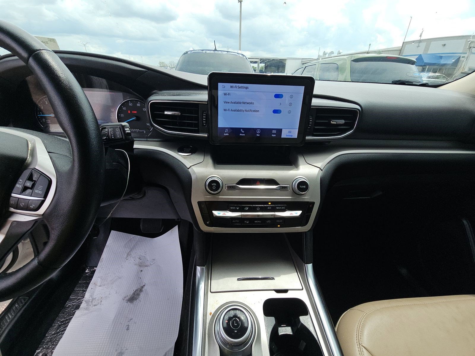 Used 2022 Ford Explorer XLT w/ Equipment Group 202A image 14