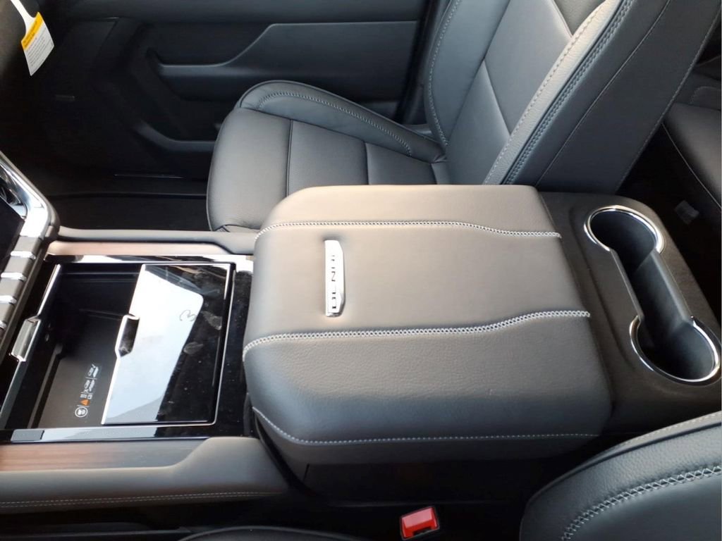New 2026 GMC Yukon Denali w/ Denali Reserve Package AWD/4WD image 13