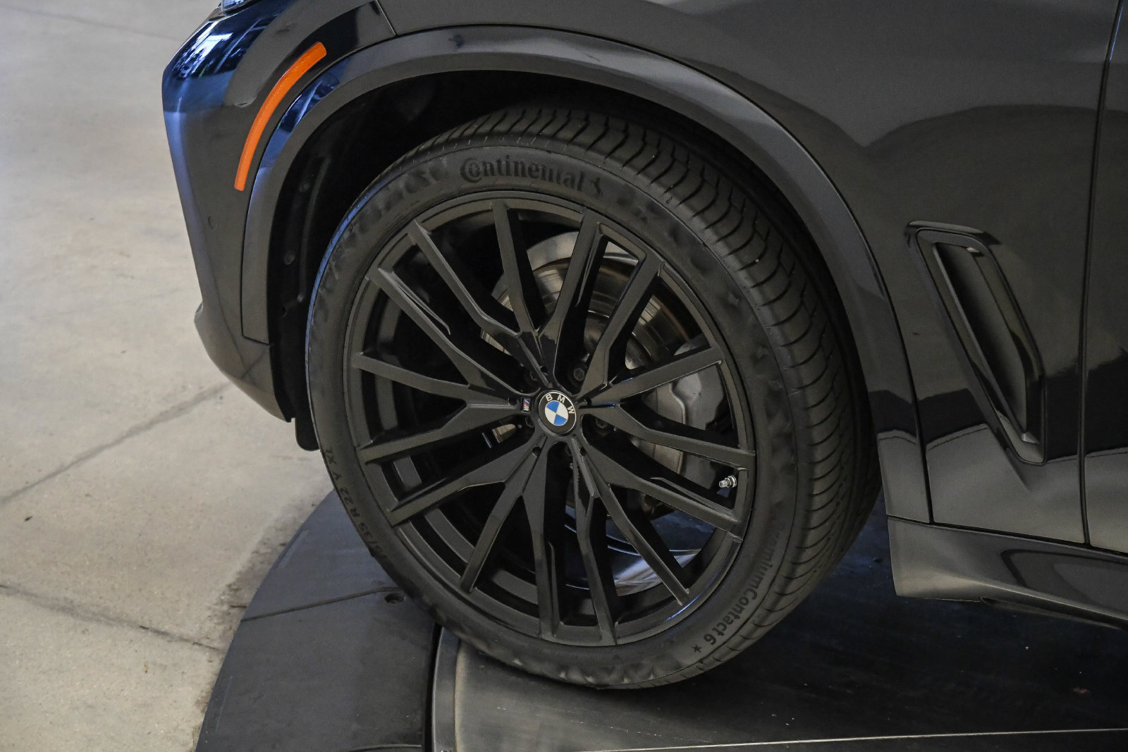 Certified 2023 BMW X5 xDrive40i w/ M Sport Package AWD/4WD image 9