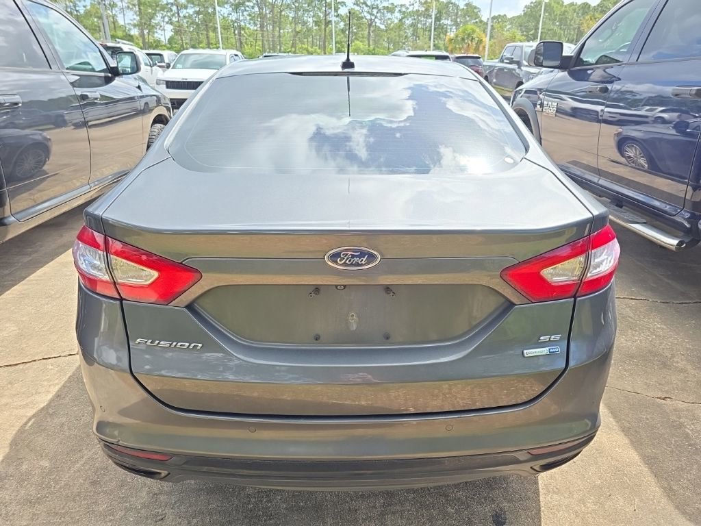 Used 2016 Ford Fusion SE w/ Equipment Group 202A image 3