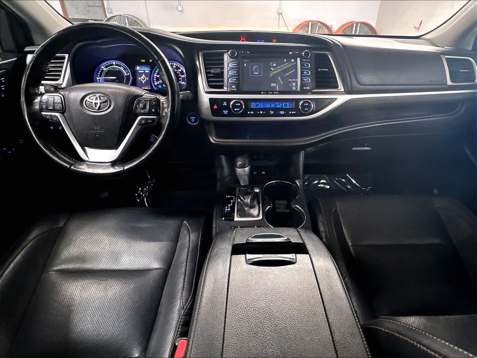 Used 2019 Toyota Highlander Limited Platinum AWD/4WD image 16