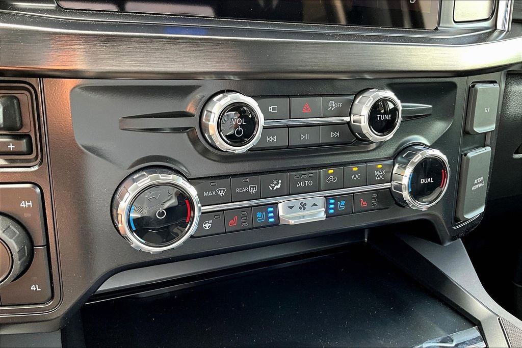 New 2026 Ford F250 Lariat w/ Black Appearance Package image 20