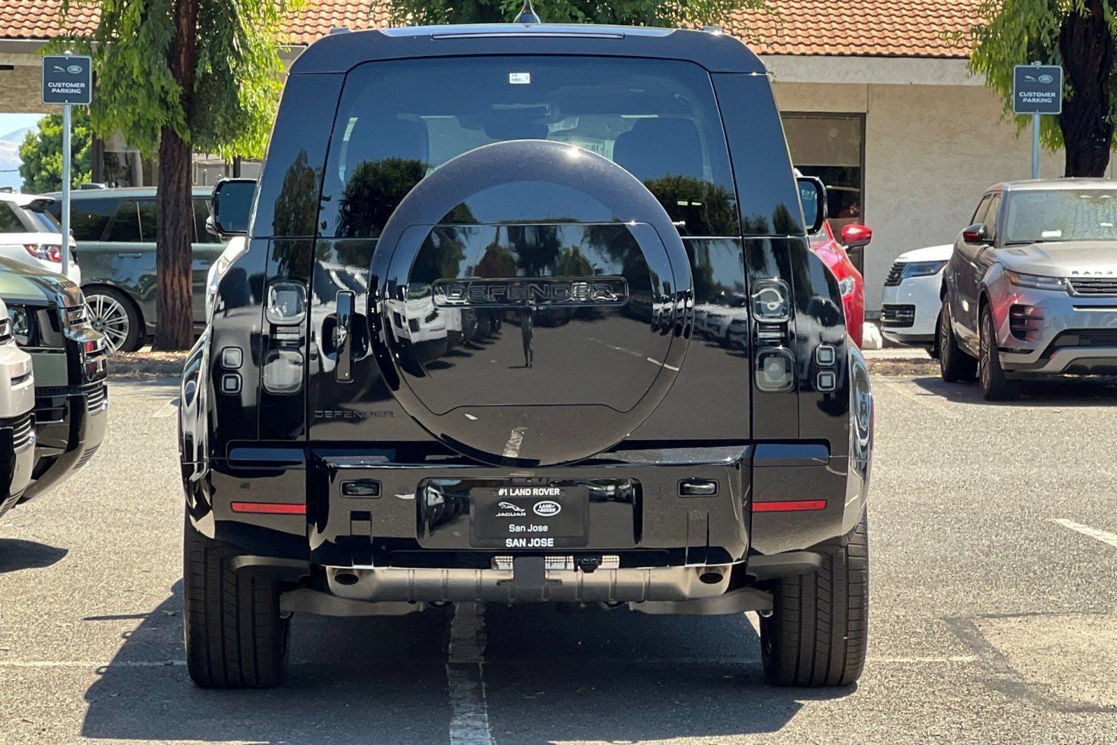 New 2026 Land Rover Defender 130 X-Dynamic SE AWD/4WD image 9