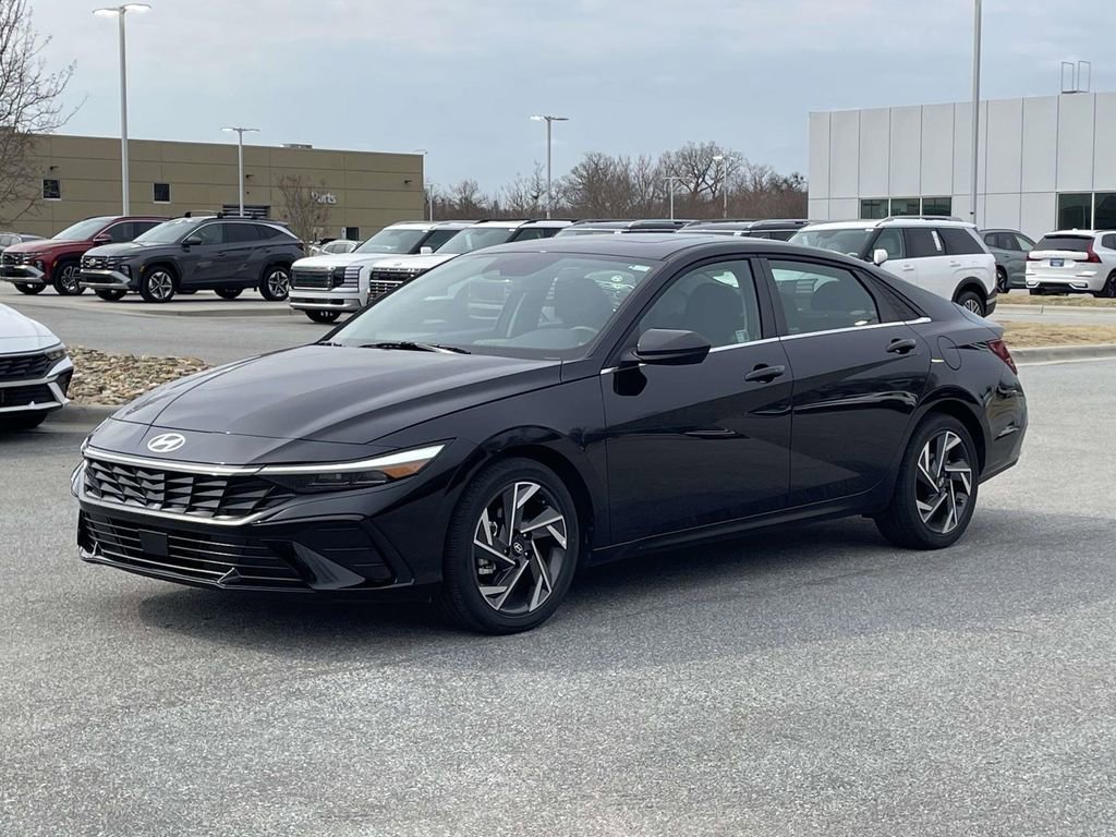 Certified 2025 Hyundai Elantra SEL image 24