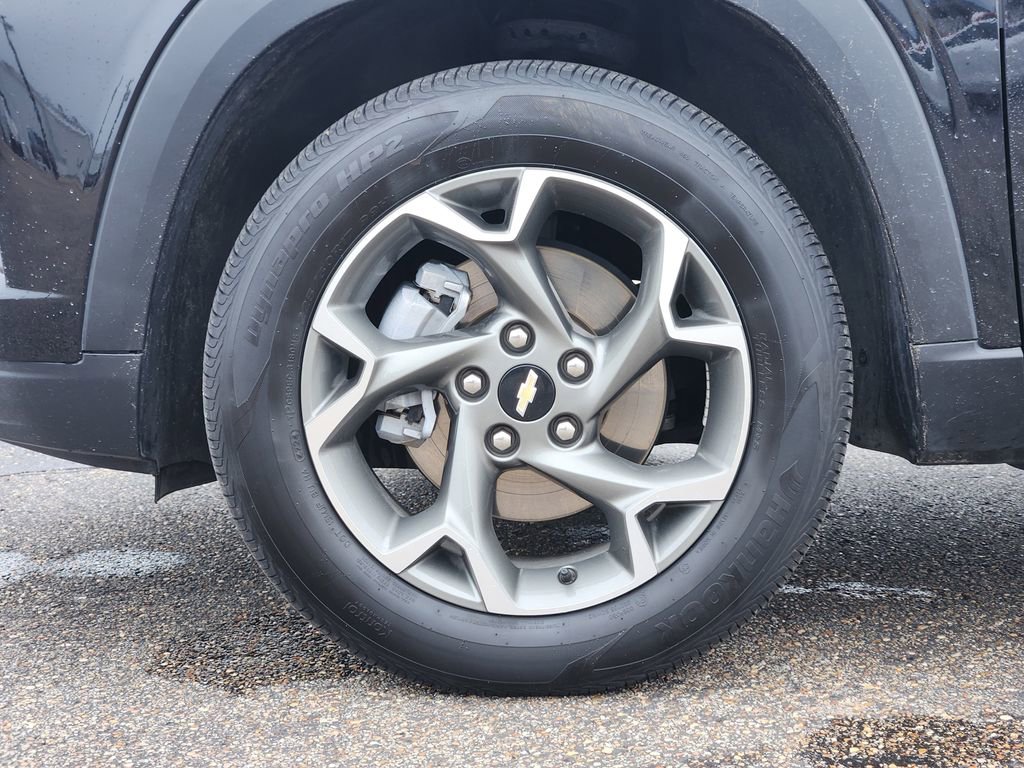 Used 2025 Chevrolet Trax LT FWD image 10