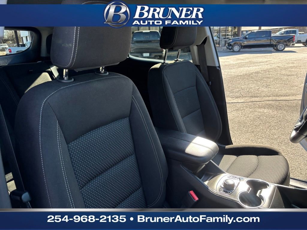 Used 2024 GMC Terrain SLE w/ Driver Convenience Package image 23