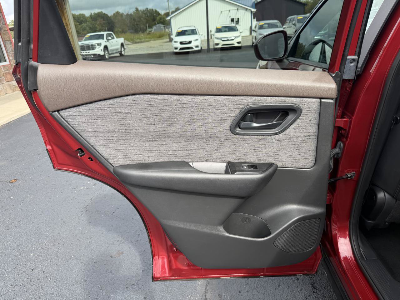Used 2023 Nissan Rogue S AWD/4WD image 16