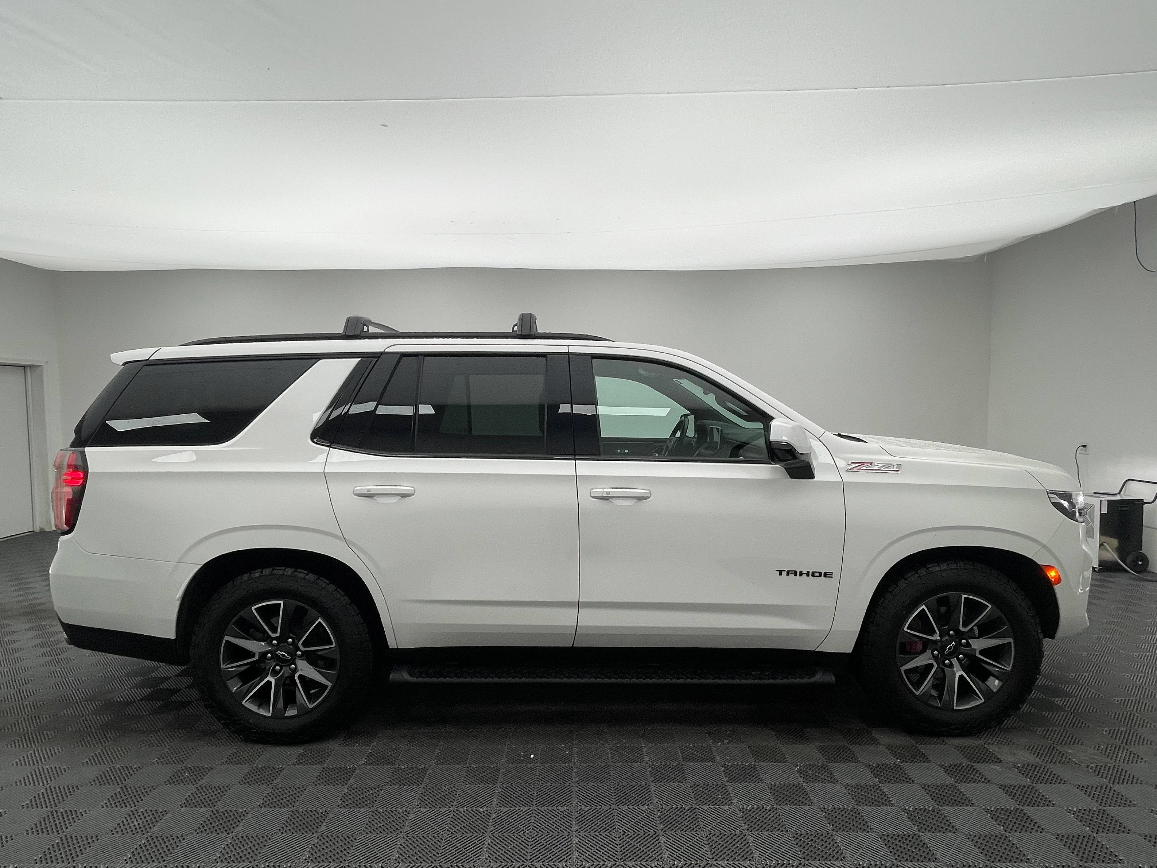 Used 2022 Chevrolet Tahoe Z71 w/ Z71 Off-Road Package AWD/4WD image 7