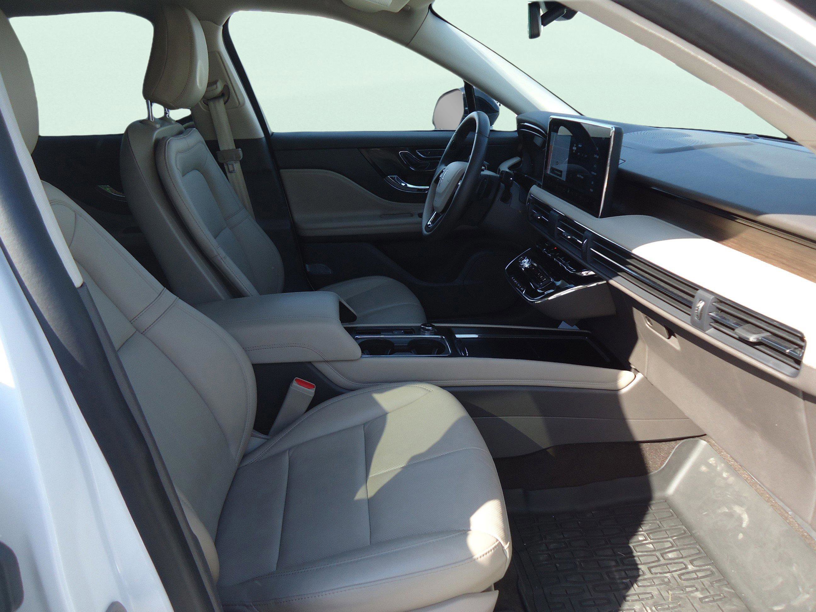 Used 2024 Lincoln Corsair Reserve w/ Equipment Group 201A AWD/4WD image 24