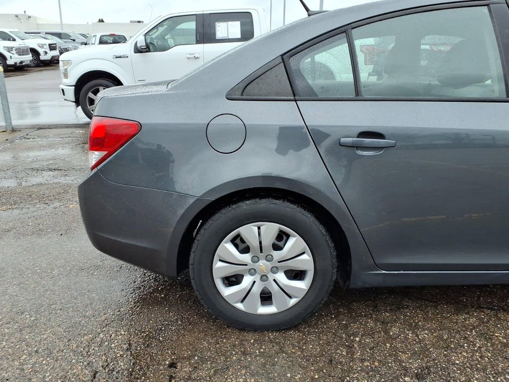 Used 2013 Chevrolet Cruze LS FWD image 23