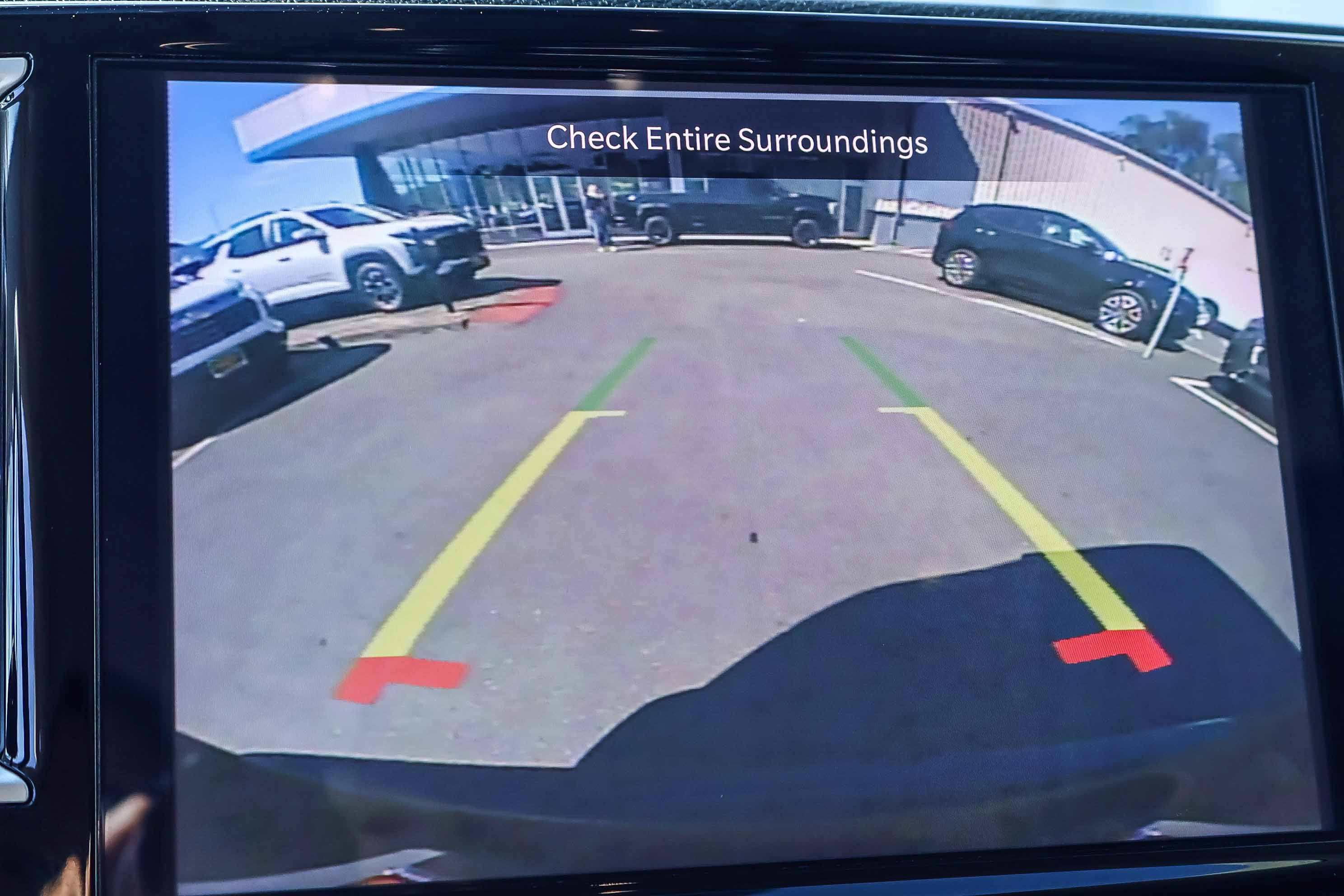 Used 2023 Chrysler Pacifica Touring-L image 5