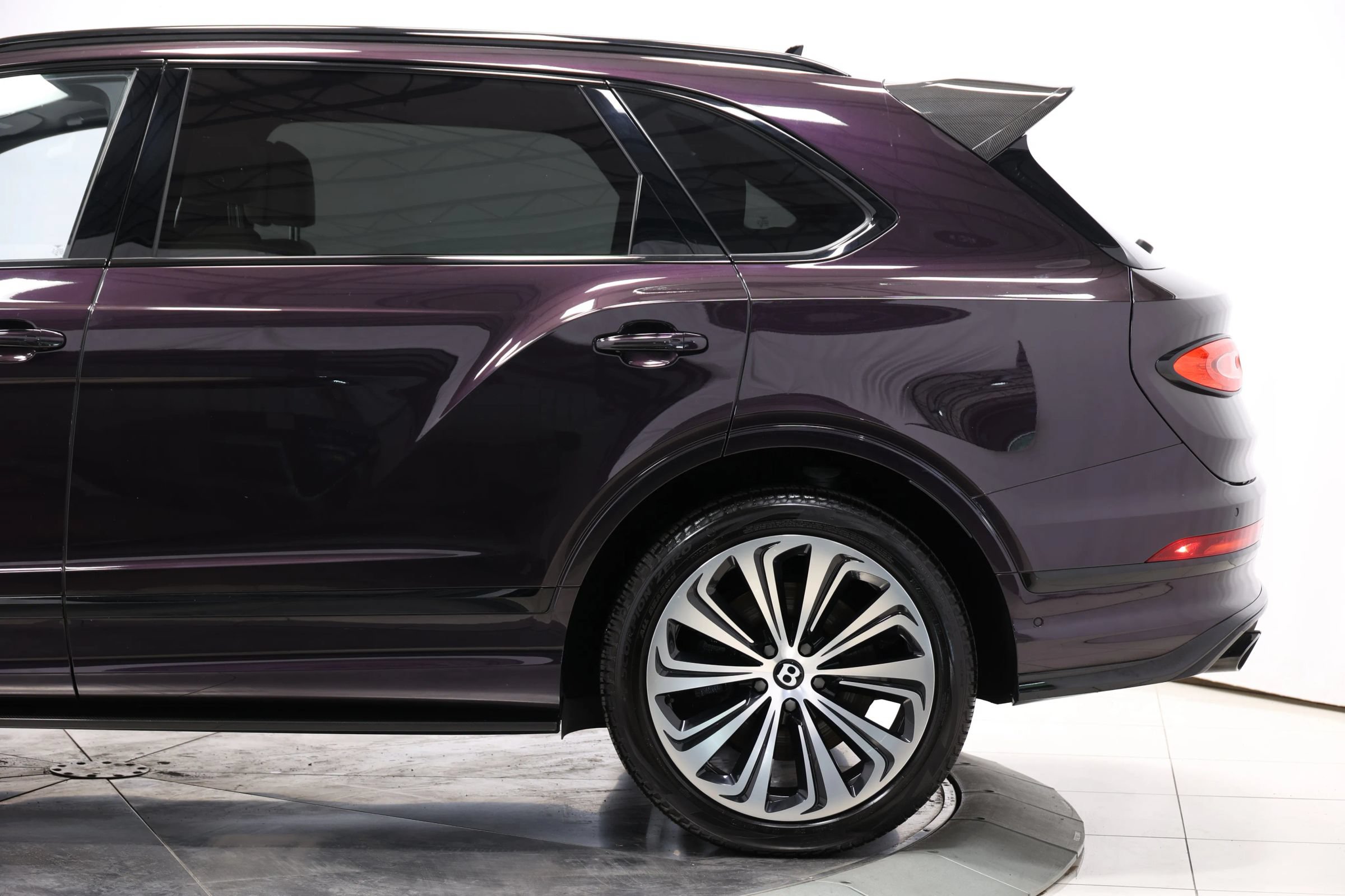 Used 2023 Bentley Bentayga Extended Wheelbase AWD/4WD image 10