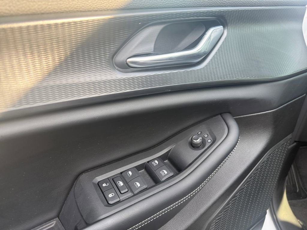 Used 2025 Jeep Grand Cherokee Laredo w/ Luxury Tech Group I image 11