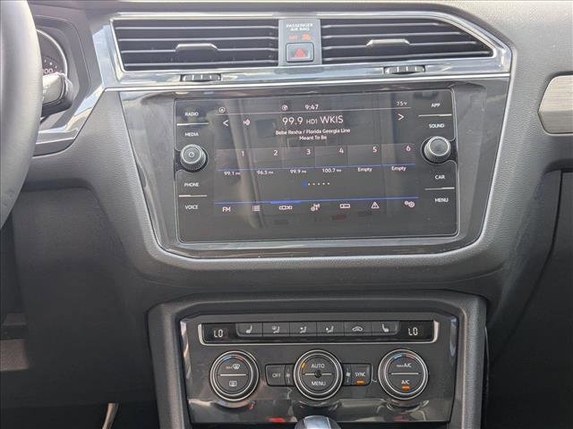 Used 2021 Volkswagen Tiguan SE image 14