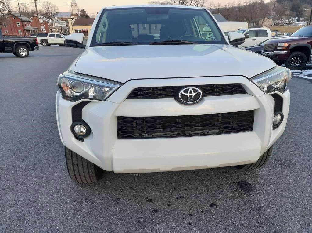 Used 2016 Toyota 4Runner SR5 image 2