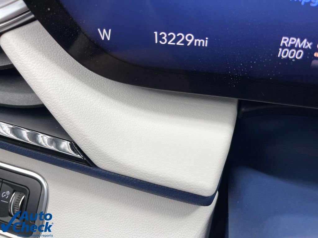 Used 2025 Buick Enclave Avenir image 11