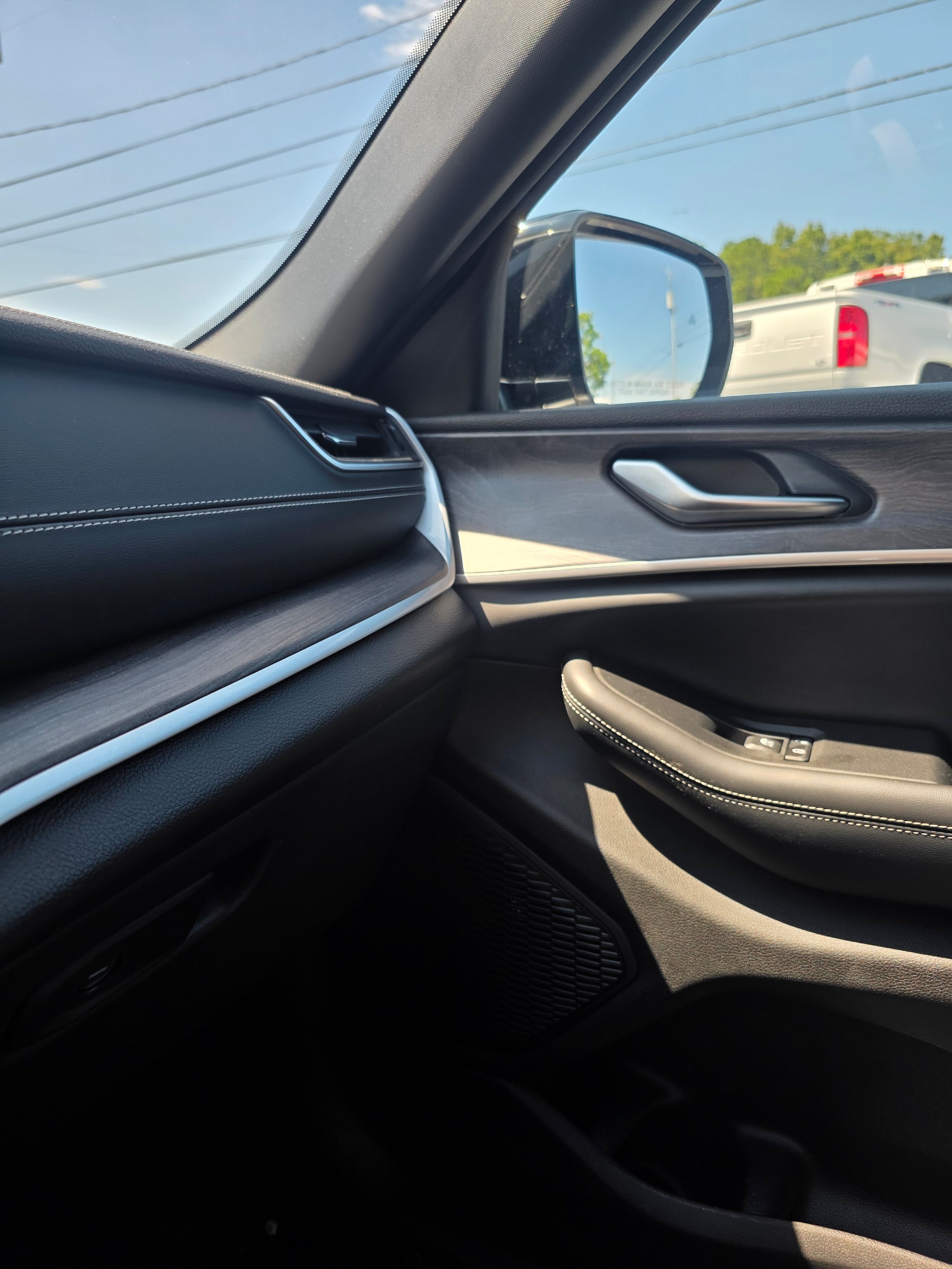 Used 2024 Jeep Grand Cherokee Limited RWD image 16