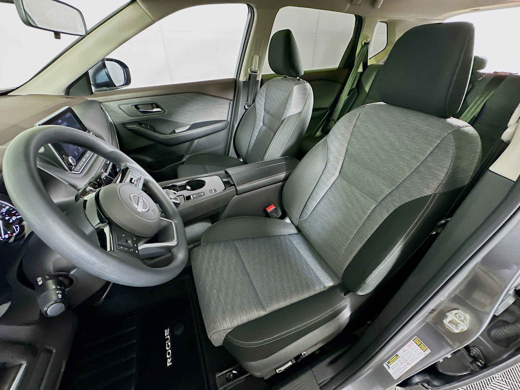 Used 2023 Nissan Rogue SV FWD image 13