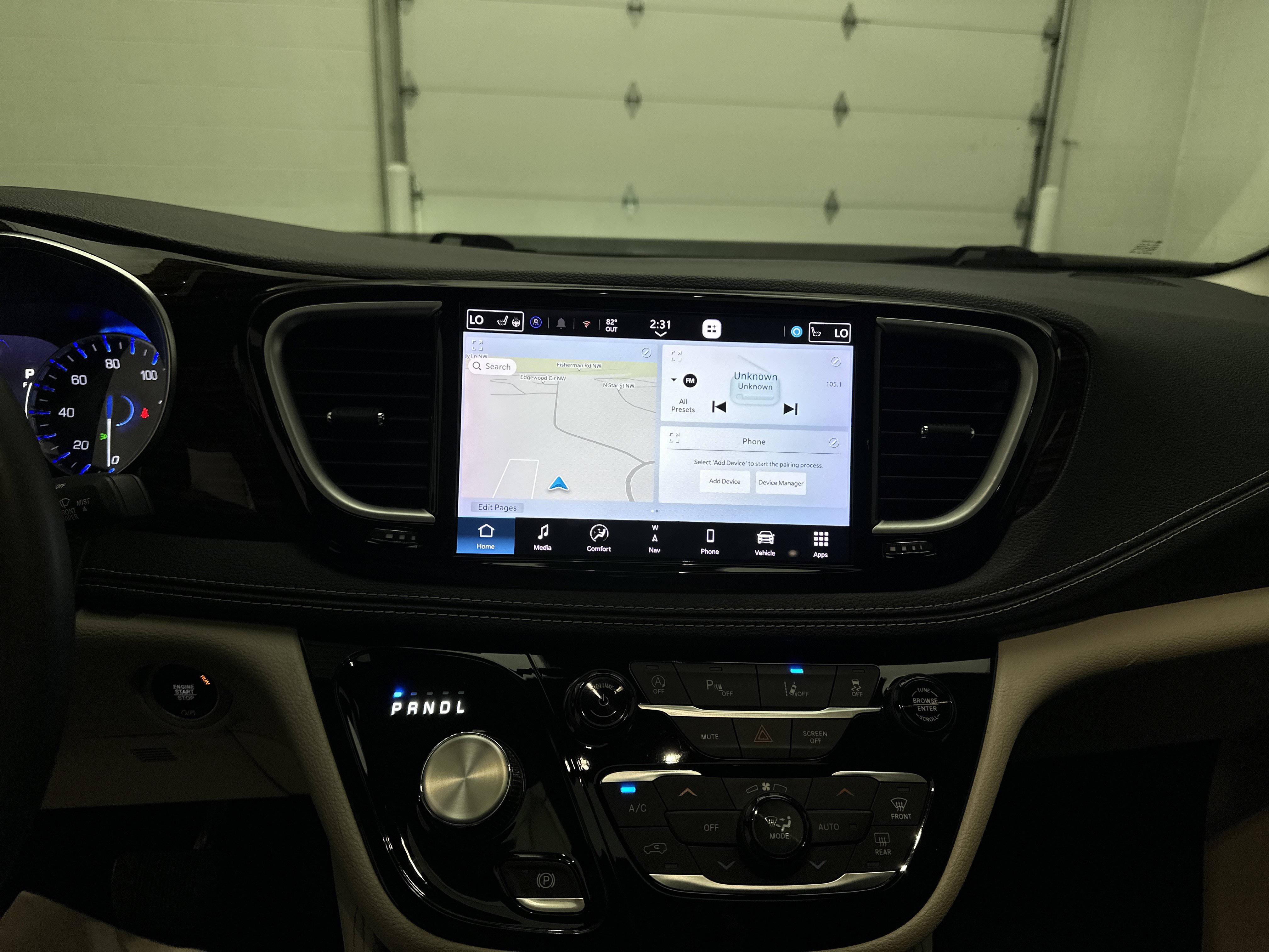 Used 2023 Chrysler Pacifica Limited FWD image 31