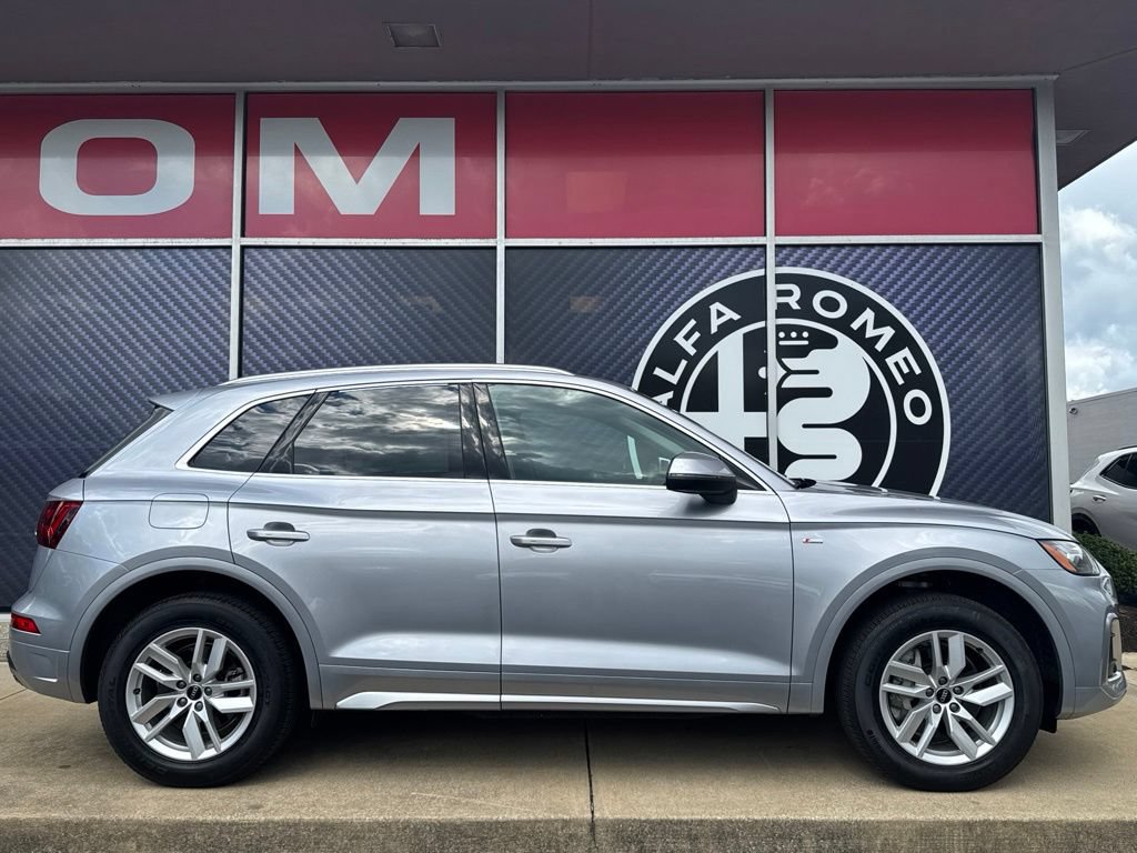 Used 2023 Audi Q5 2.0T Premium w/ Convenience Package AWD/4WD image 4