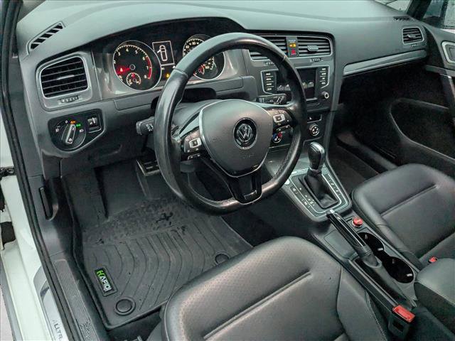 Used 2017 Volkswagen Golf S image 10