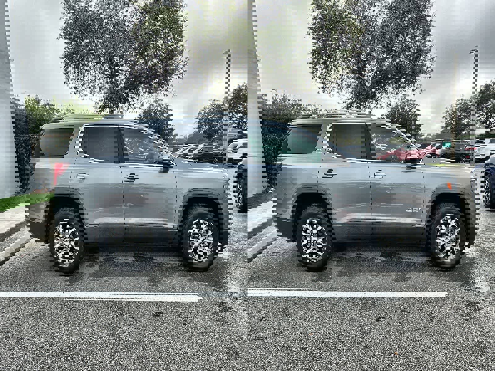 Used 2020 GMC Acadia SLE w/ Driver Convenience Package image 10