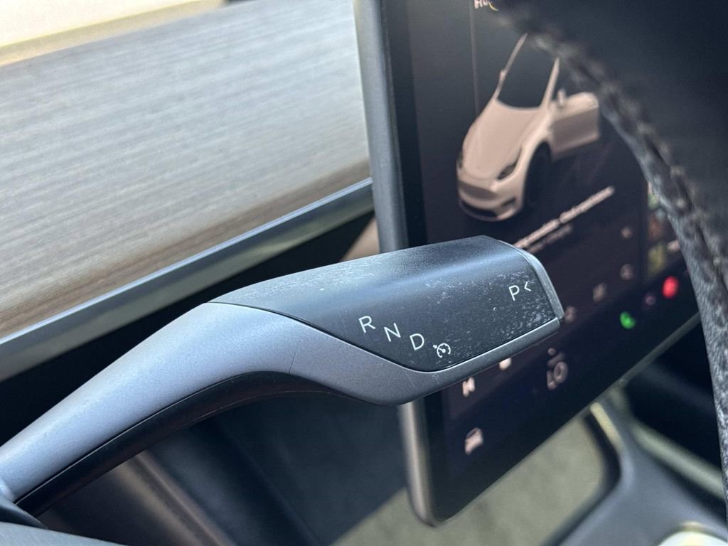 Used 2022 Tesla Model Y Long Range image 14