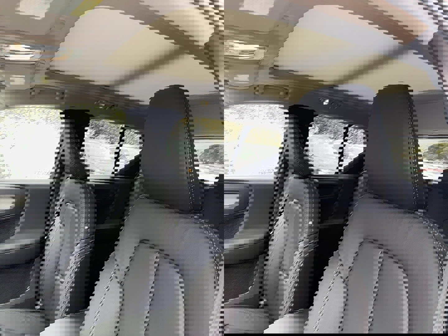 New 2025 Volvo XC40 B5 Ultra w/ Protection Package image 14