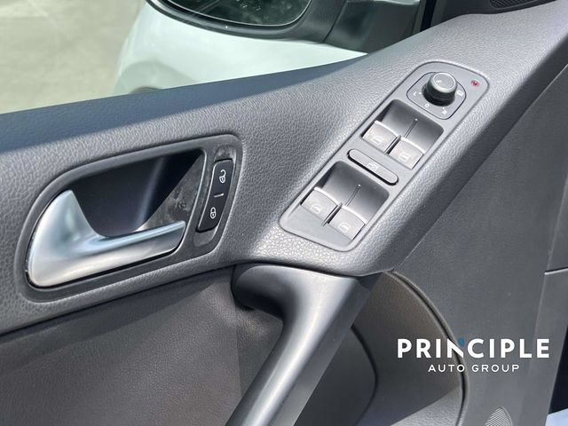 Used 2016 Volkswagen Tiguan SE FWD image 13