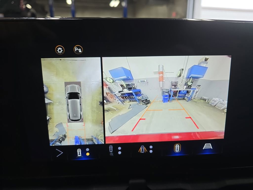 Used 2025 Chevrolet Equinox LT w/ Safety and Technology Package image 25