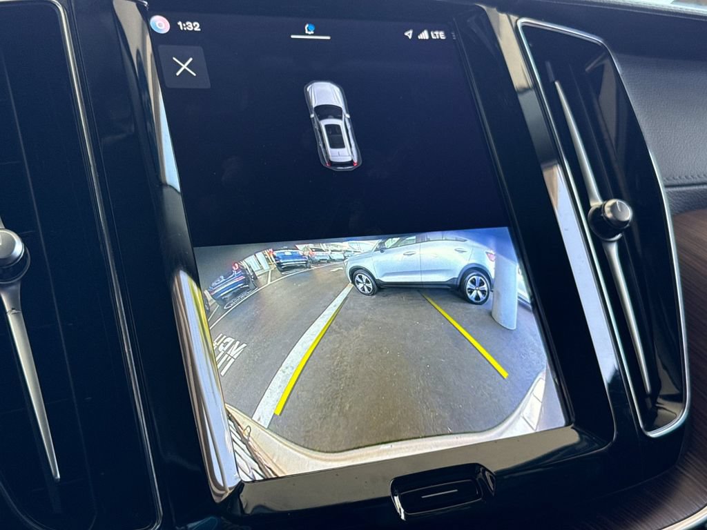 Certified 2023 Volvo XC60 B5 Ultimate AWD/4WD image 19
