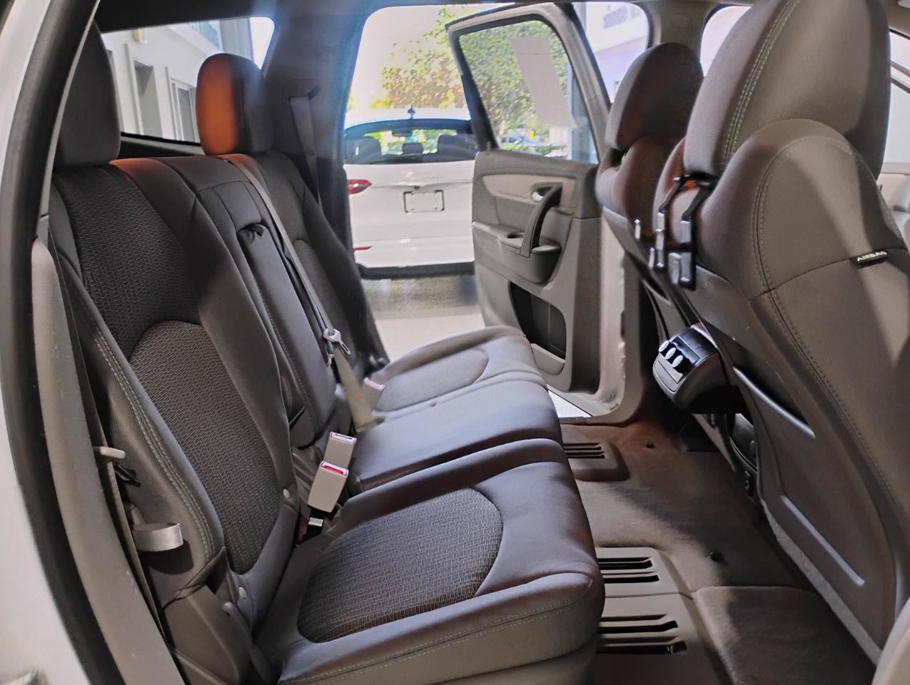 Used 2017 Chevrolet Traverse LT FWD image 75