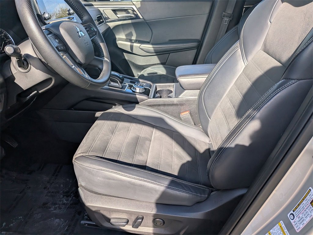 Used 2024 Mitsubishi Outlander SE image 26