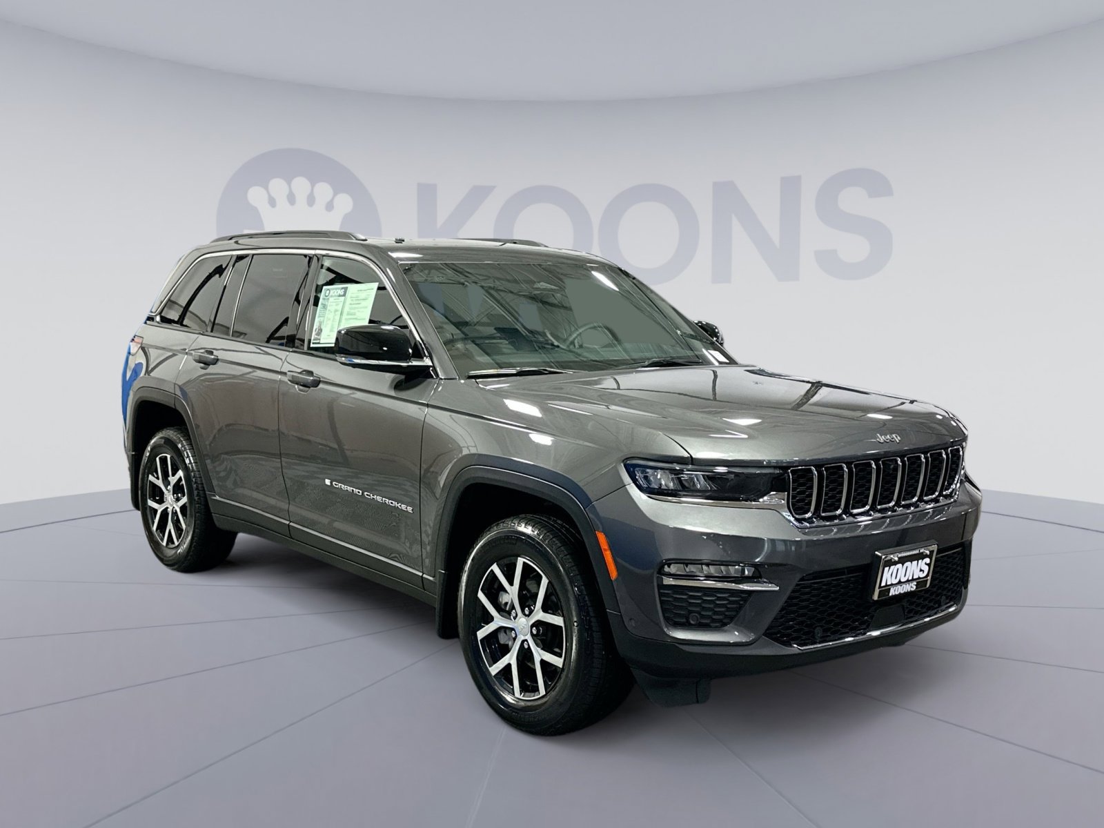 Used 2025 Jeep Grand Cherokee Limited w/ Luxury Tech Group II image 10