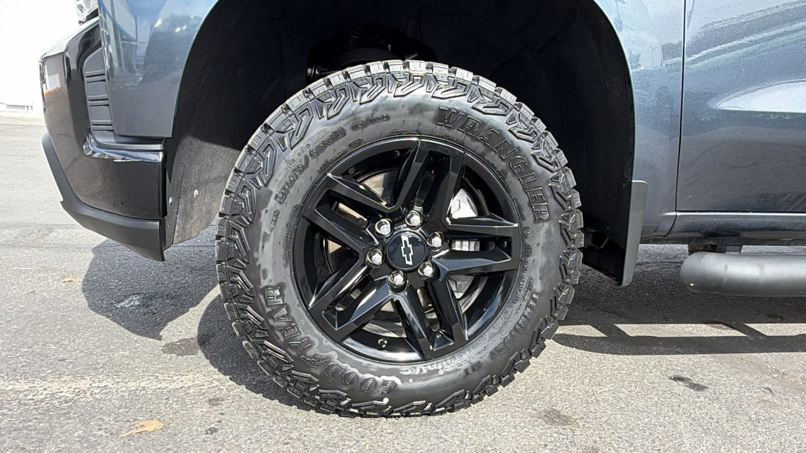 Used 2021 Chevrolet Silverado 1500 LT Trail Boss w/ LPO, Dark Essentials Package AWD/4WD image 9