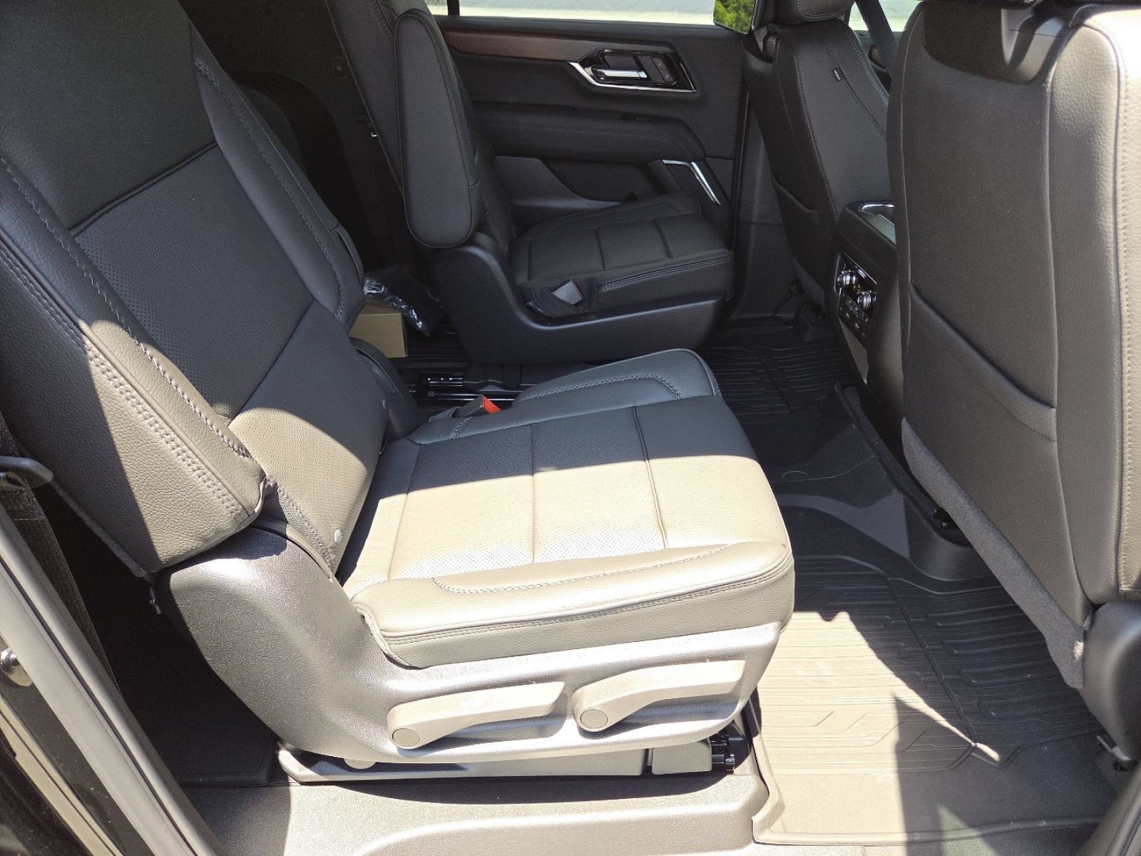 New 2026 GMC Yukon XL Denali w/ Denali Reserve Package AWD/4WD image 28