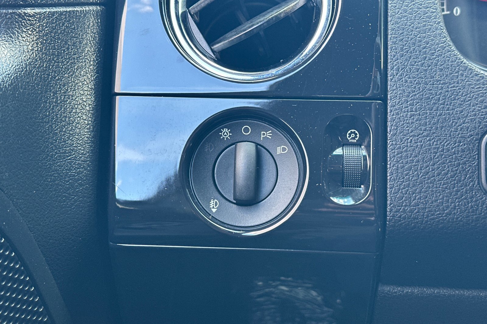 Used 2008 Ford F150 Harley-Davidson image 39