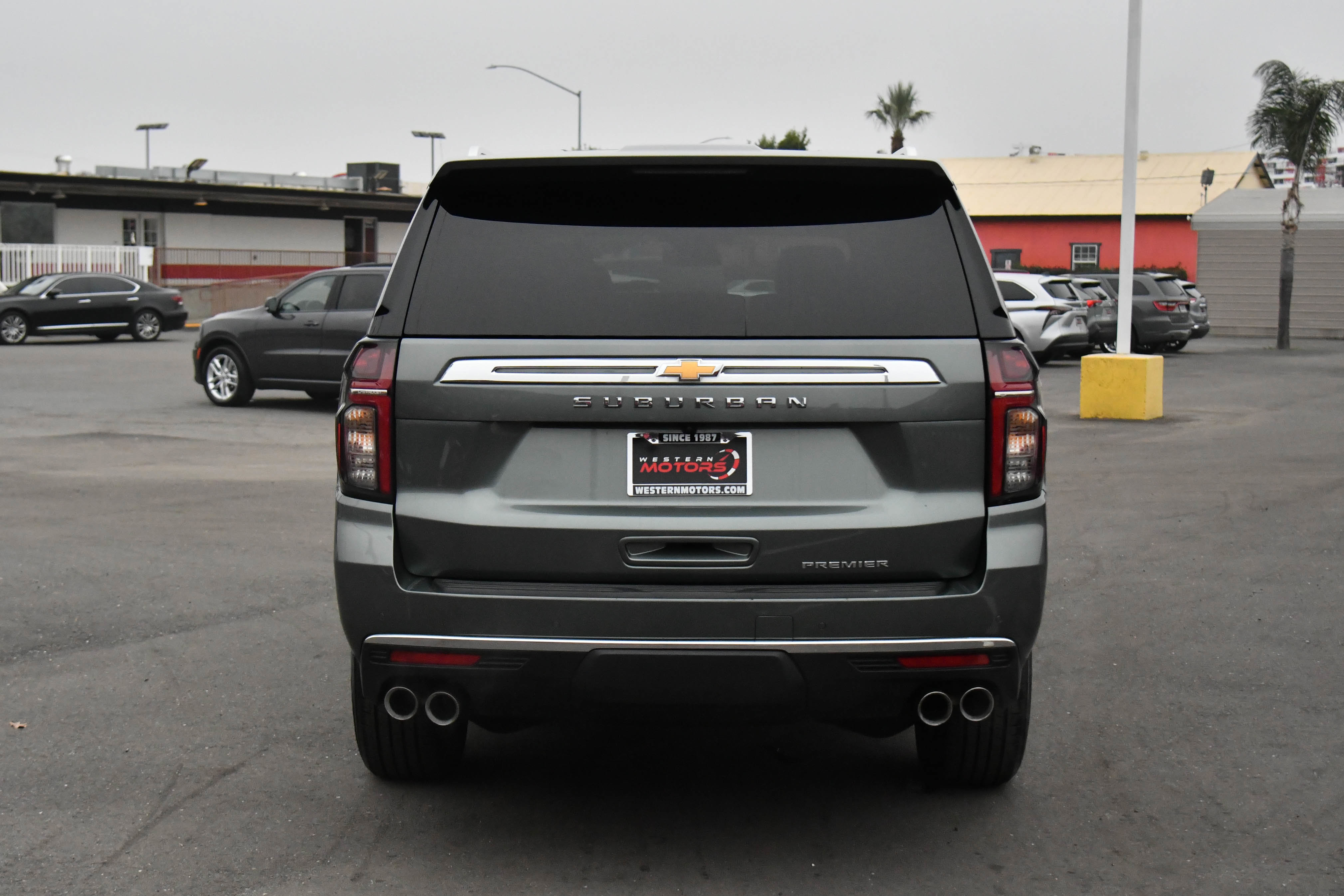 Used 2023 Chevrolet Suburban Premier image 7