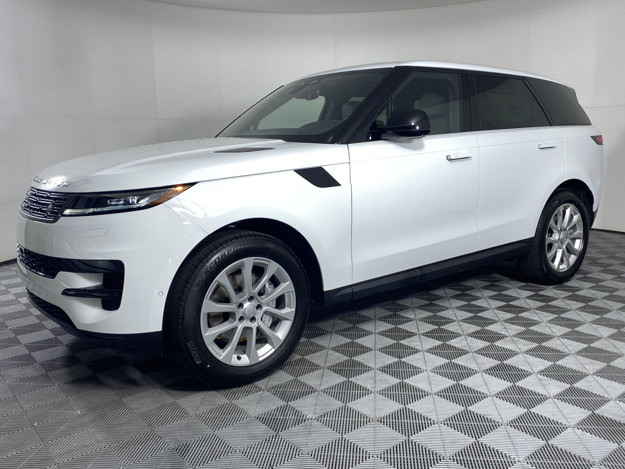 New 2025 Land Rover Range Rover Sport