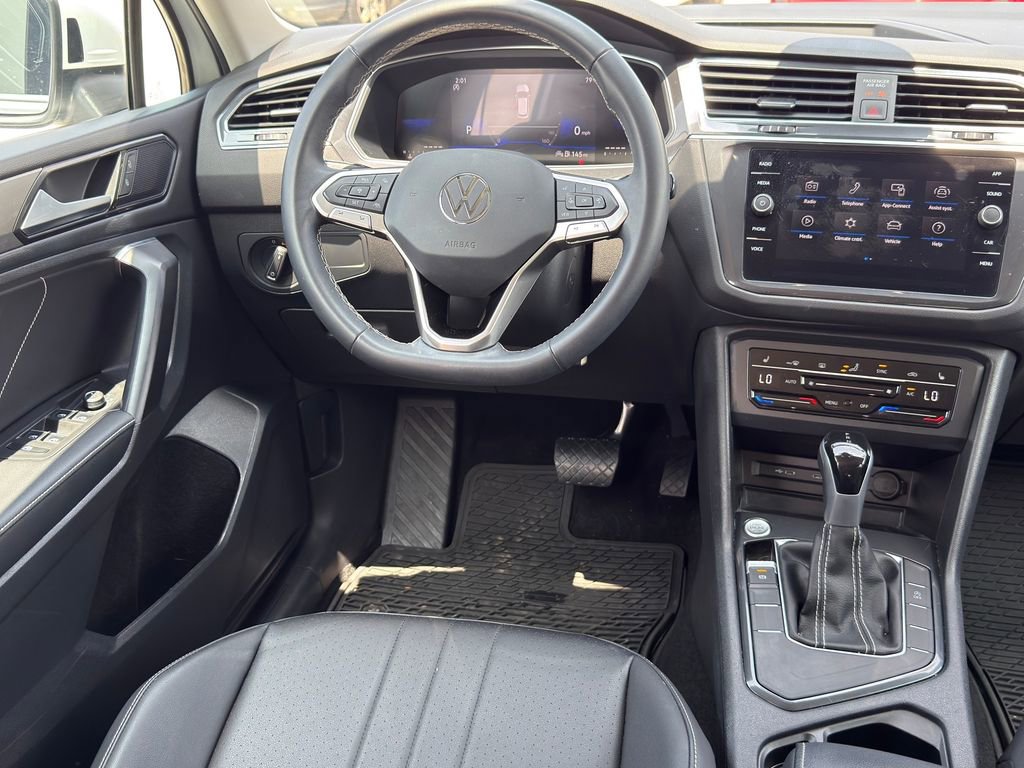 Used 2023 Volkswagen Tiguan SE FWD image 23