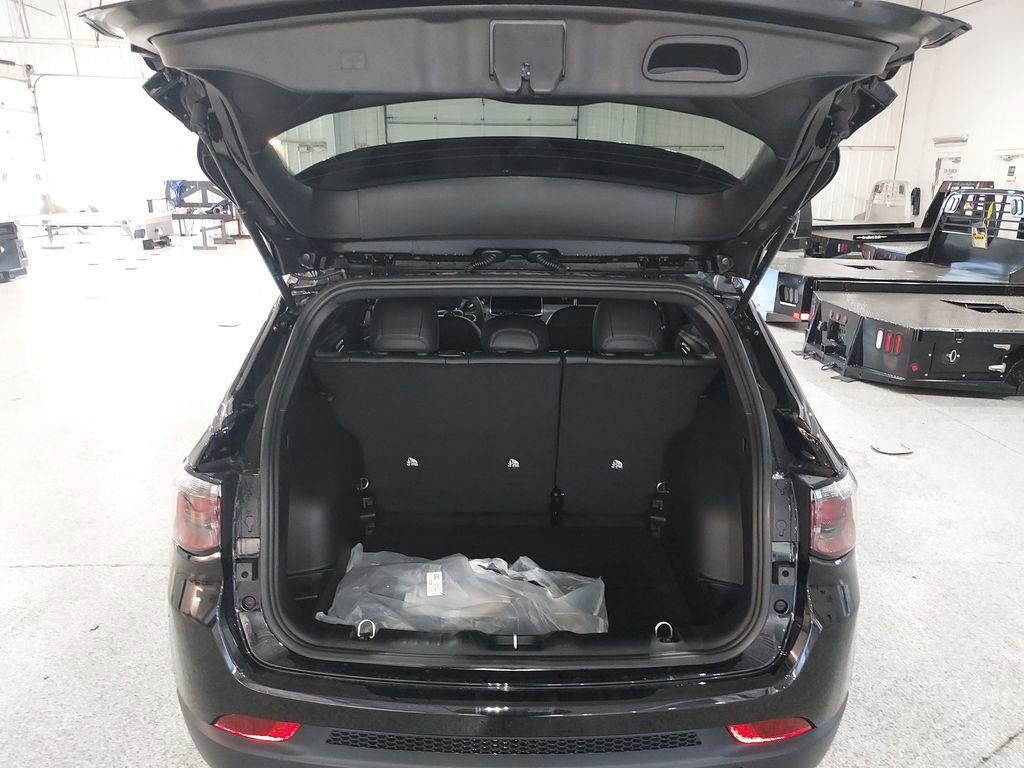 New 2026 Jeep Compass Latitude image 26