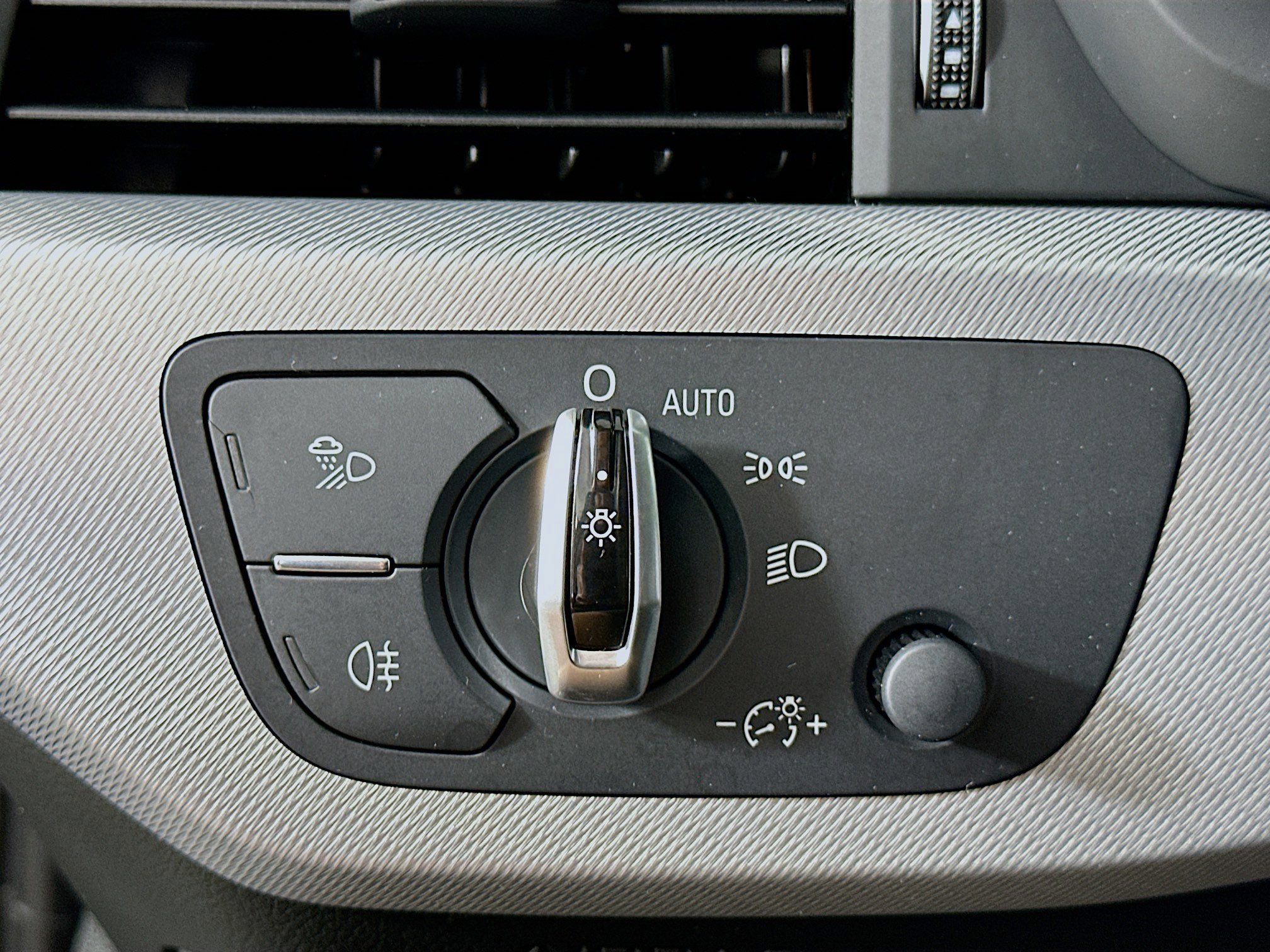 Used 2017 Audi A4 2.0T Premium image 17