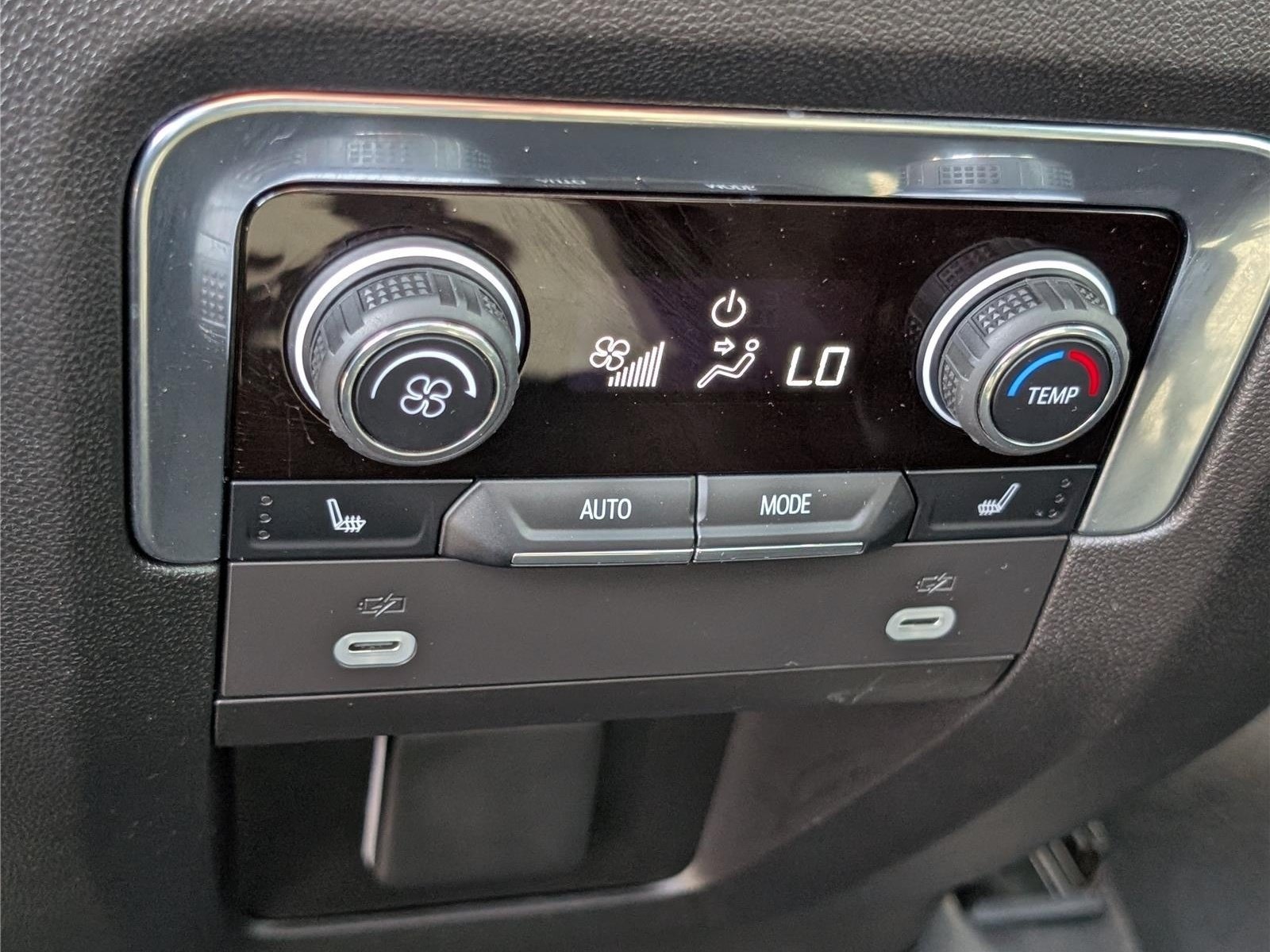 Used 2024 Chevrolet Suburban High Country AWD/4WD image 20