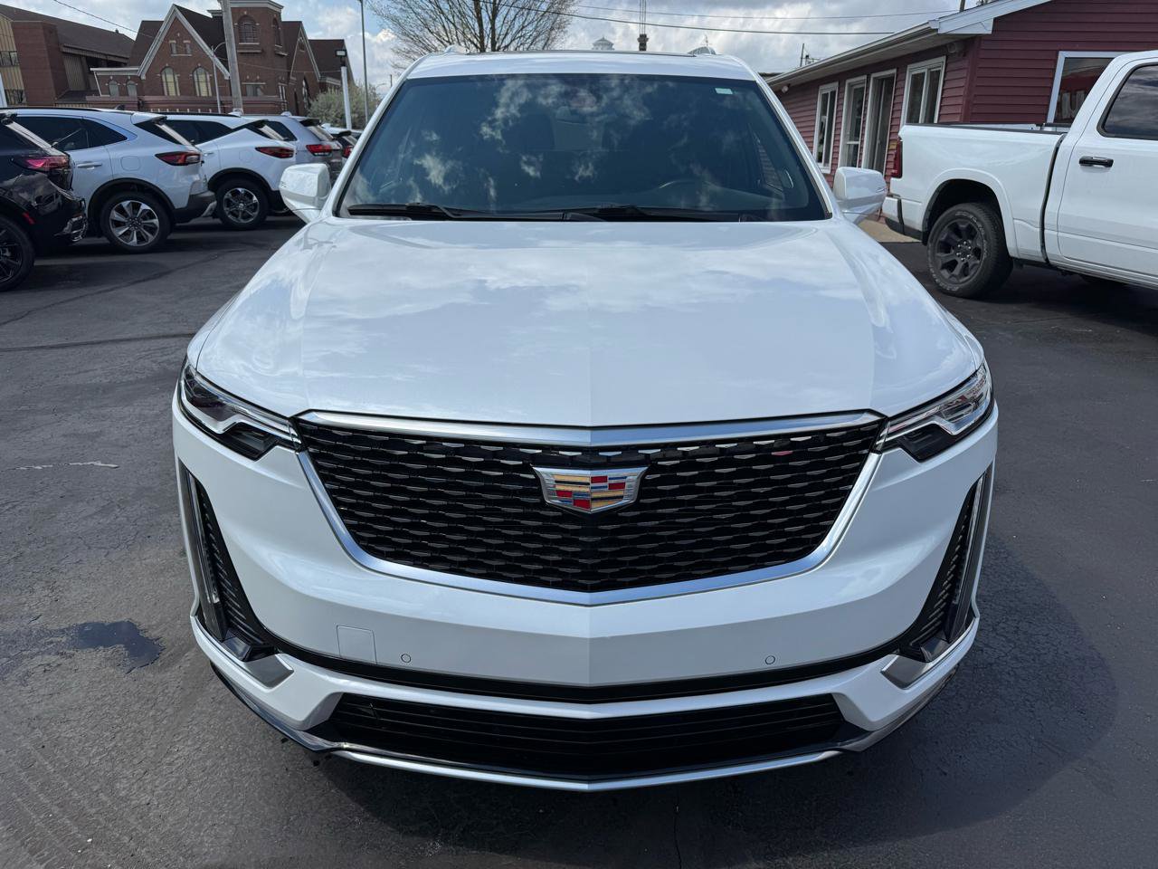 Used 2025 Cadillac XT6 Premium Luxury image 3
