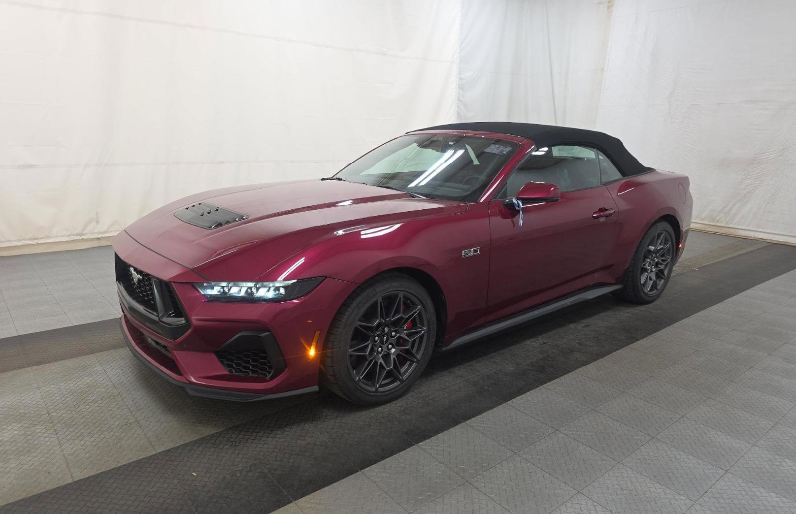 Used 2025 Ford Mustang GT Premium w/ GT Performance Package RWD image 1