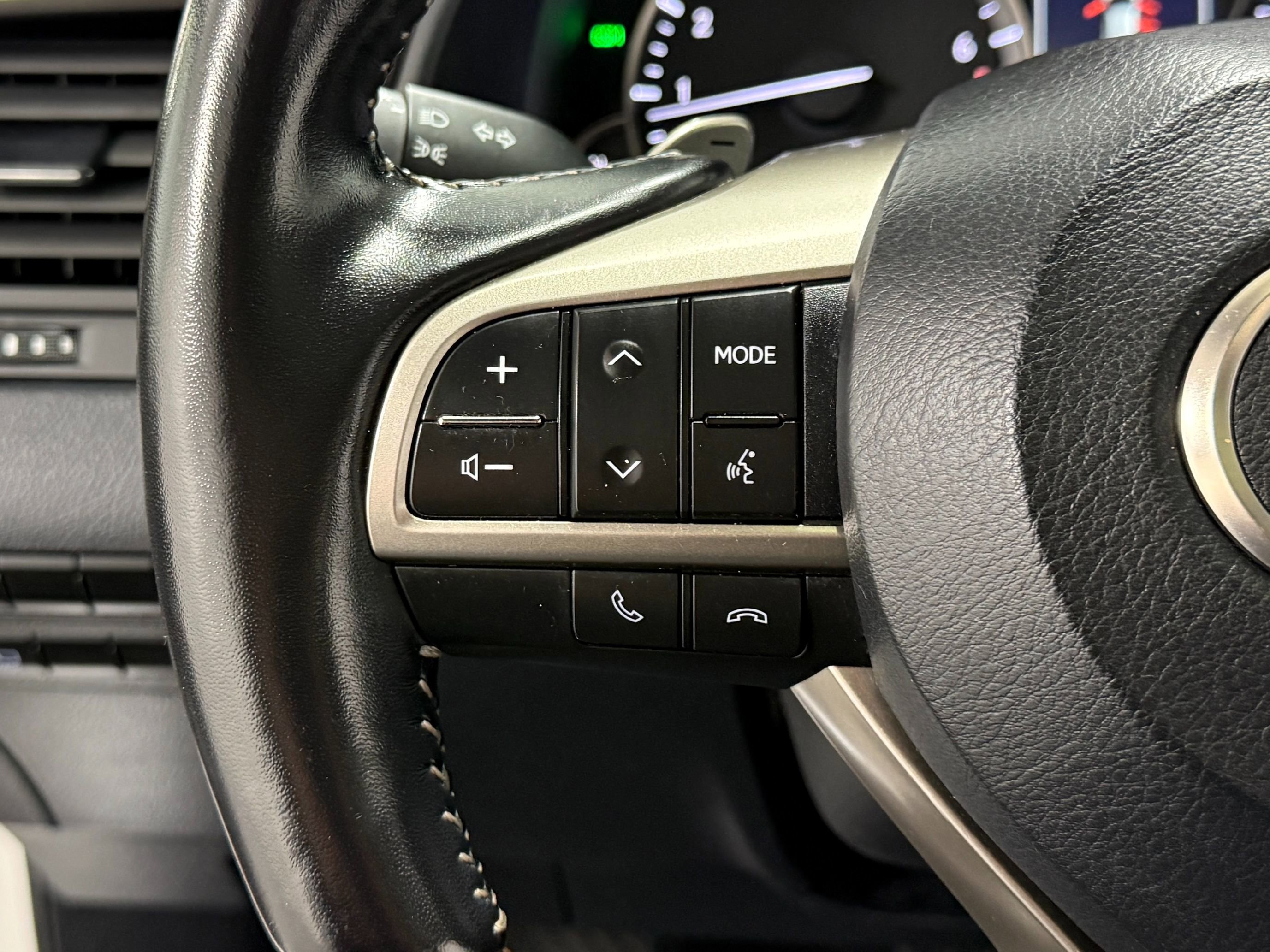 Used 2022 Lexus RX 350L Premium w/ Premium Package AWD/4WD image 18