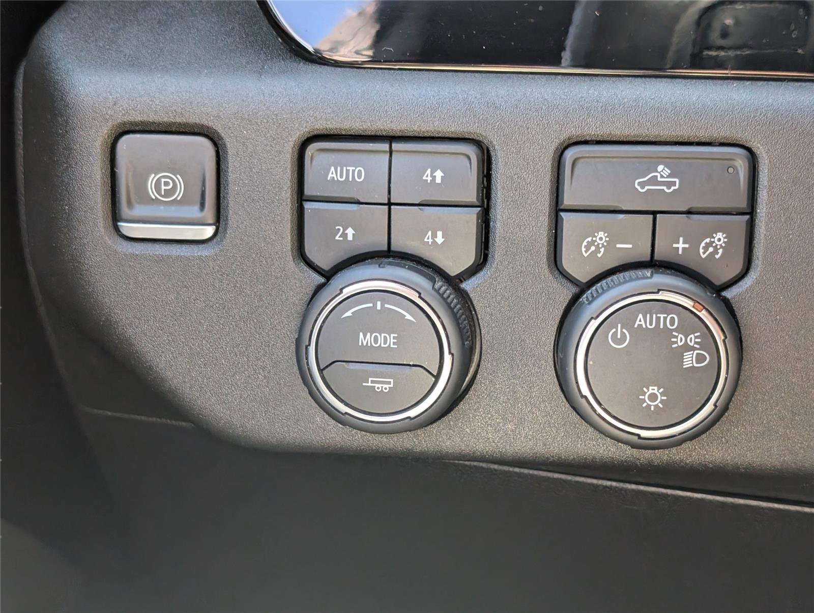 Used 2022 Chevrolet Silverado 1500 LT w/ Z71 Off-Road Package image 30