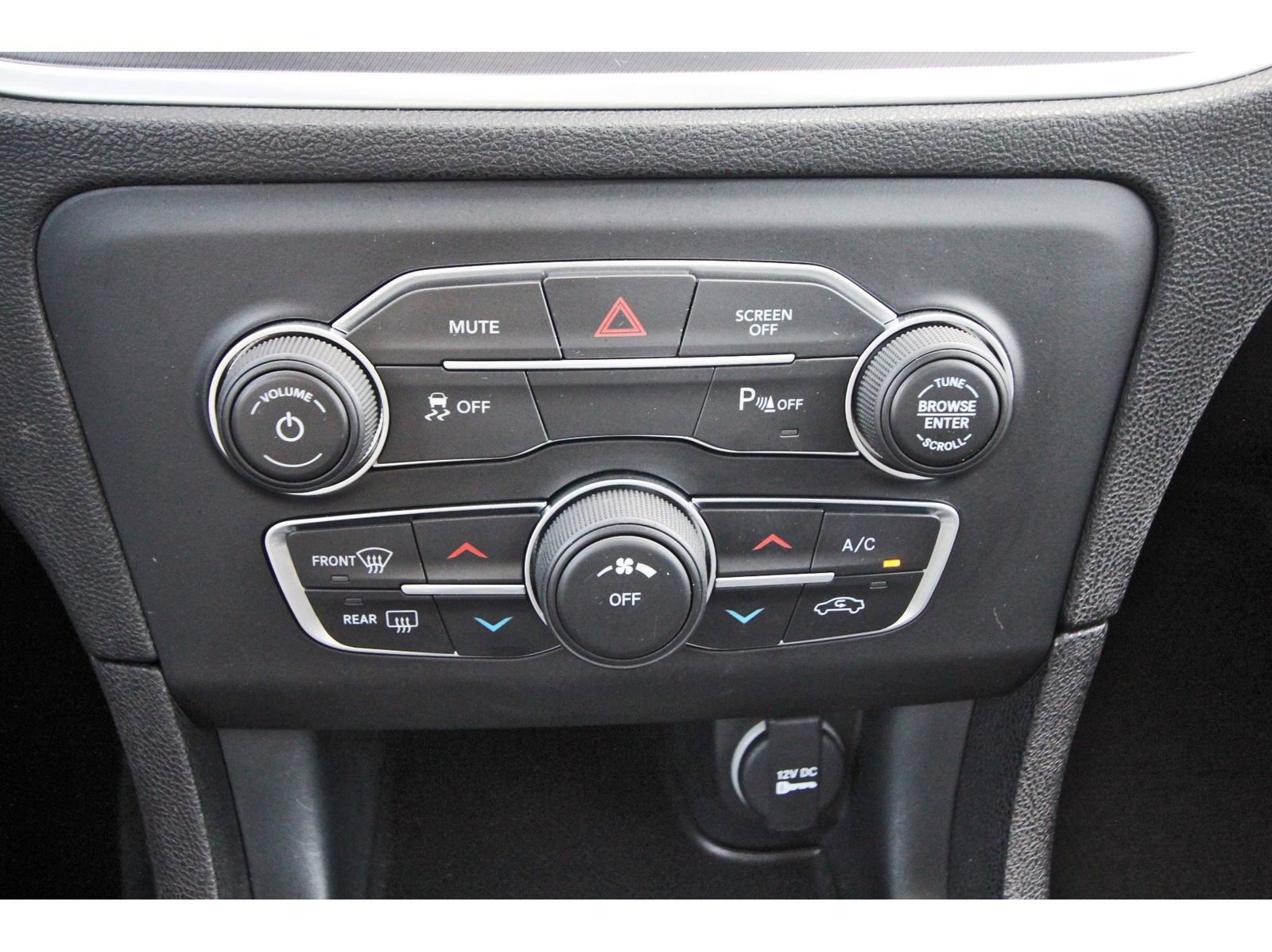 Used 2020 Dodge Charger SXT w/ Driver Convenience Group image 27